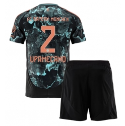 Bayern Munich Dayot Upamecano #2 Bortedraktsett Barn 2024-25 Kortermet (+ Korte bukser)