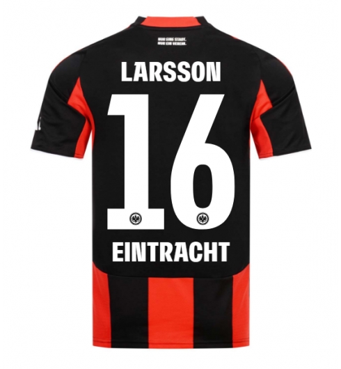 Eintracht Frankfurt Hugo Larsson #16 Hjemmedrakt 2025-26 Kortermet Eintracht Frankfurt Hugo Larsson #16 Hjemmedrakt 2025-26 Kortermet