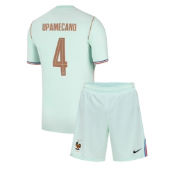 Frankrike Dayot Upamecano #4 Bortedraktsett Barn VM 2026 Kortermet (+ Korte bukser)