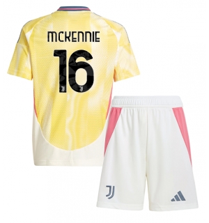 Juventus Weston McKennie #16 Bortedraktsett Barn 2024-25 Kortermet (+ Korte bukser)