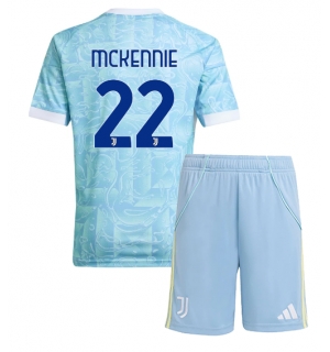 Juventus Weston McKennie #22 Bortedraktsett Barn 2025-26 Kortermet (+ Korte bukser)