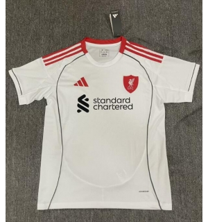 Liverpool Bortedrakt 2025-26 Kortermet