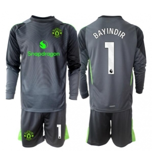 Manchester United Altay Bayindir #1 Keeper Bortedraktsett Barn 2025-26 Langermet (+ Korte bukser)