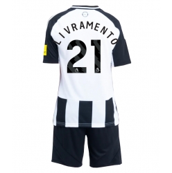 Newcastle United Tino Livramento #21 Hjemmedraktsett Barn 2024-25 Kortermet (+ Korte bukser)