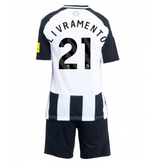 Newcastle United Tino Livramento #21 Hjemmedraktsett Barn 2024-25 Kortermet (+ Korte bukser)