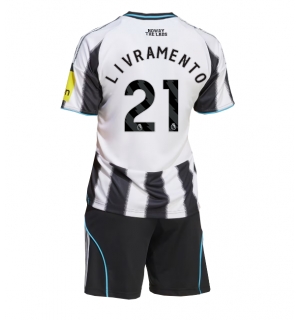 Newcastle United Tino Livramento #21 Hjemmedraktsett Barn 2025-26 Kortermet (+ Korte bukser)