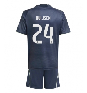 Real Madrid Dean Huijsen #24 Bortedraktsett Barn 2025-26 Kortermet (+ Korte bukser)