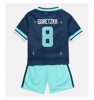 Tyskland Leon Goretzka #8 Bortedraktsett Barn VM 2026 Kortermet (+ Korte bukser)