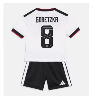 Tyskland Leon Goretzka #8 Hjemmedraktsett Barn VM 2026 Kortermet (+ Korte bukser)